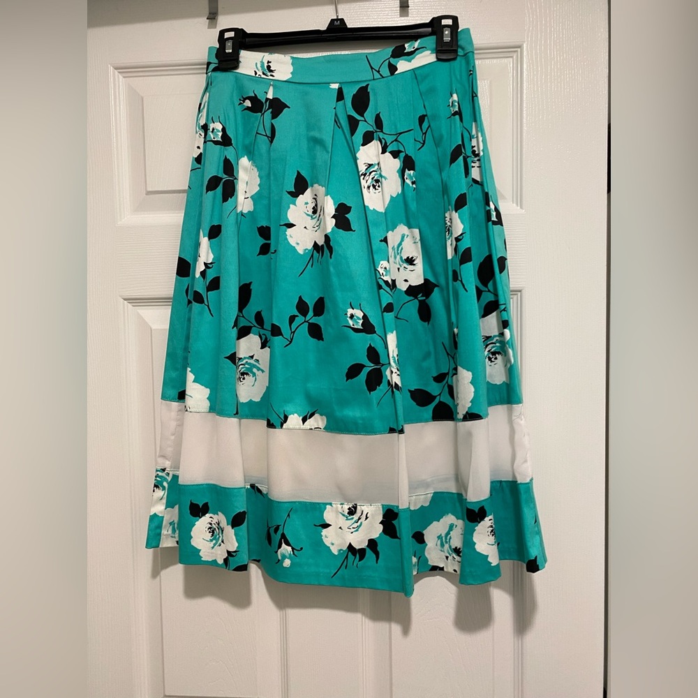 Green floral printed skirt